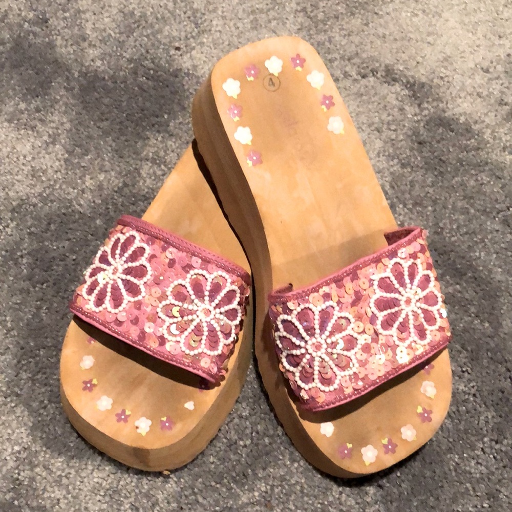 Xhilaration Size 4 (woman’s 6) Pink sequined wedge sandals